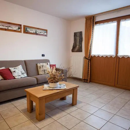 Aparthotel Lareit *