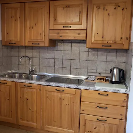 Lareit アパートホテル