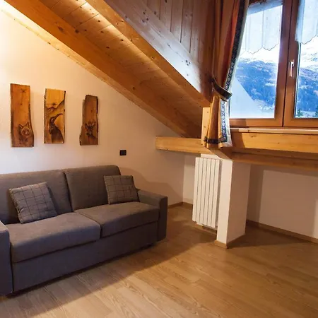 Aparthotel Lareit *