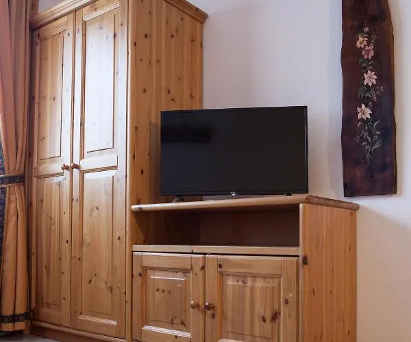 Lareit アパートホテル